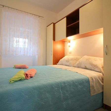 Apartment Noemi In City Center Πόρετς Εξωτερικό φωτογραφία