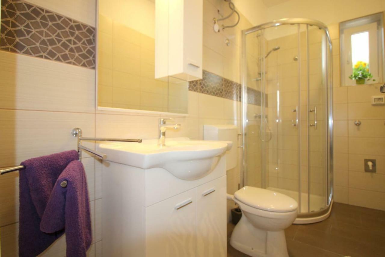Apartment Noemi In City Center Πόρετς Εξωτερικό φωτογραφία