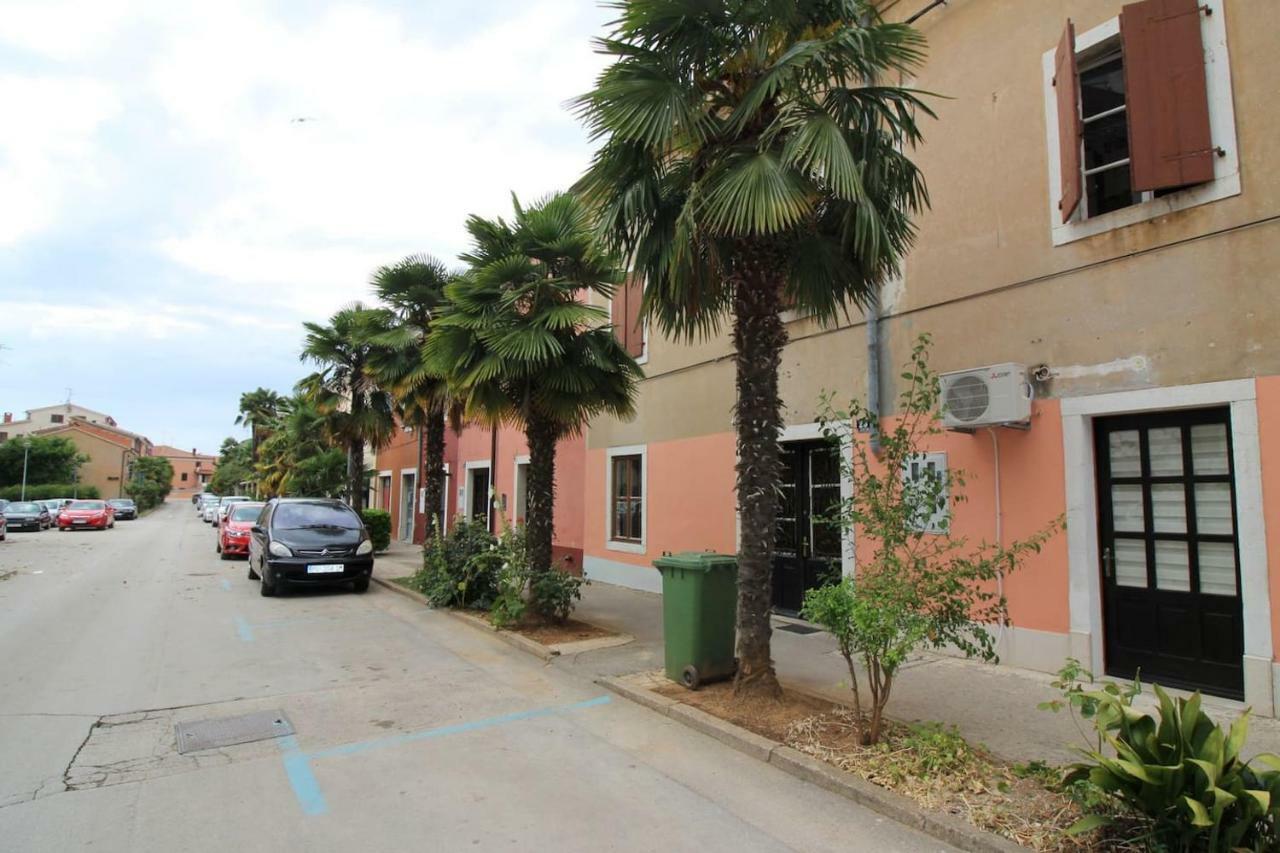 Apartment Noemi In City Center Πόρετς Εξωτερικό φωτογραφία
