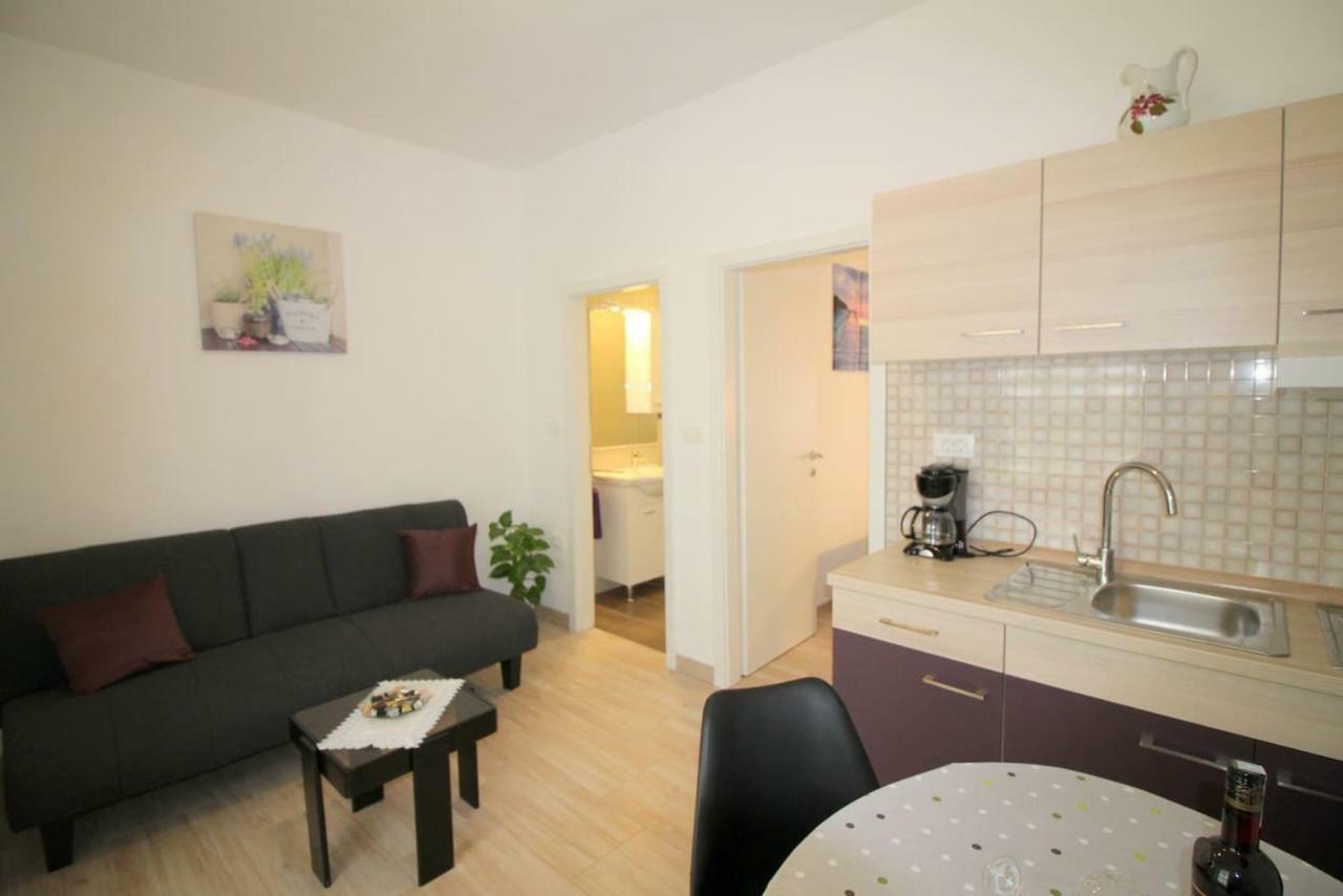 Apartment Noemi In City Center Πόρετς Εξωτερικό φωτογραφία