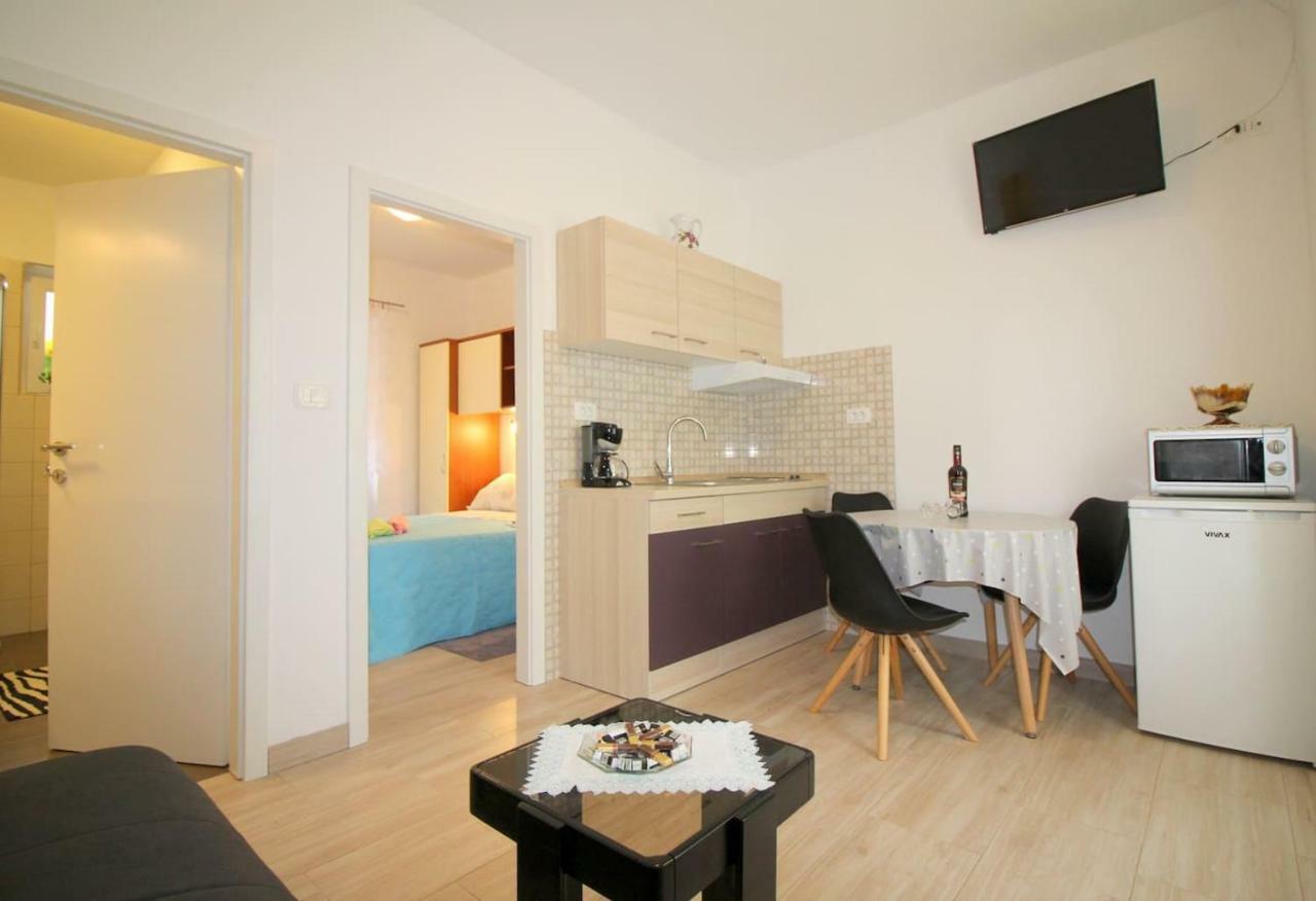 Apartment Noemi In City Center Πόρετς Εξωτερικό φωτογραφία
